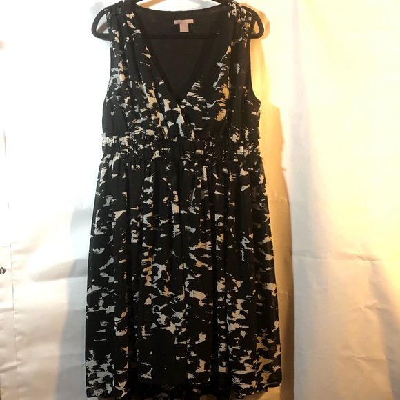 H&M Dresses & Skirts - H&M Flowy Dress